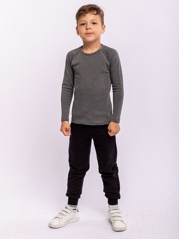 Yangilik! Grafit rangdagi o'g'il uchun qulay qalinmaydigan futbolka! O'lcham 134! Faqat bugun aktsiyali narx! Buyurtma bermoqda terish!